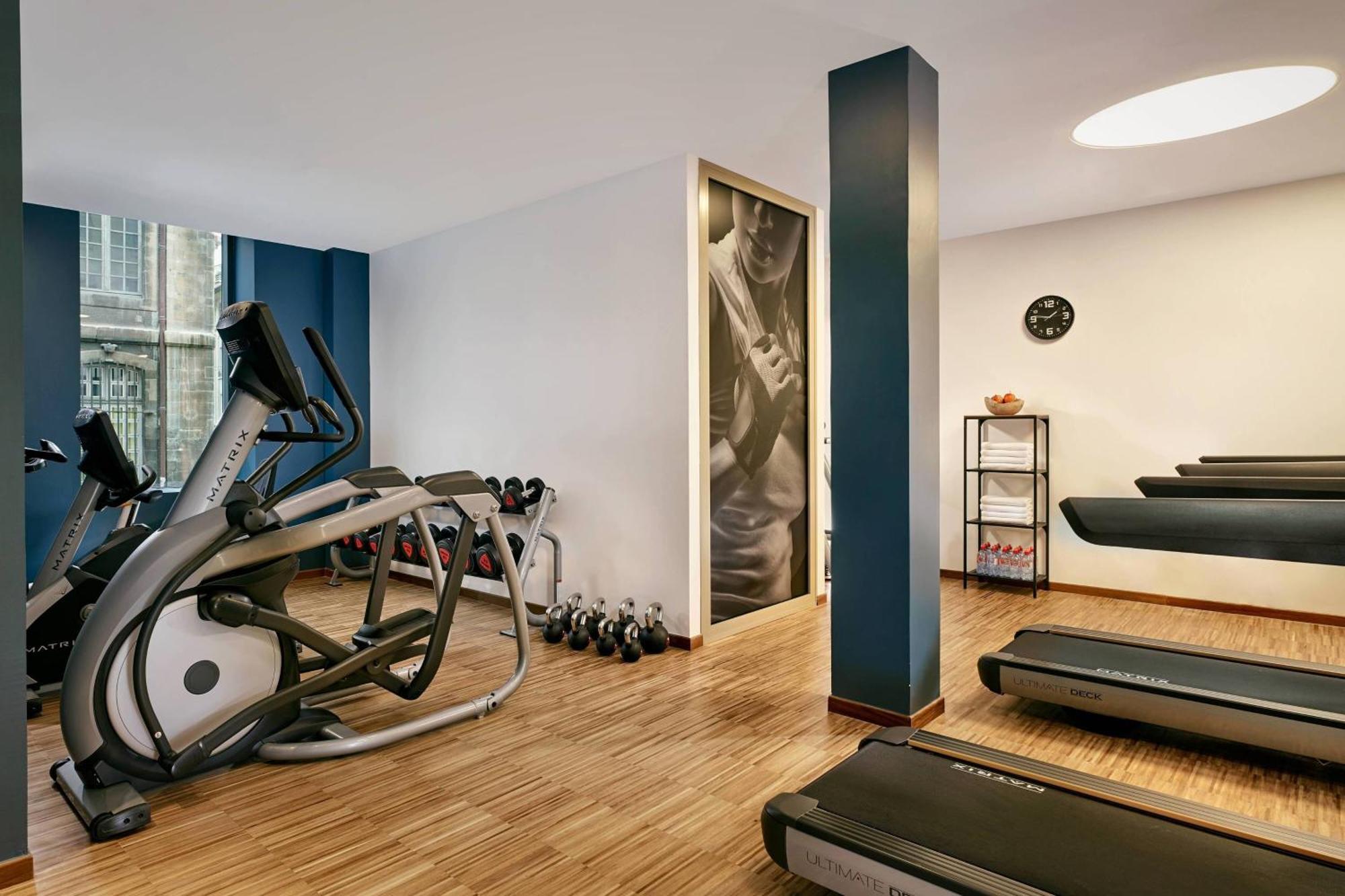 La Caserne Chanzy Hotel & Spa, Autograph Collection Reims Dış mekan fotoğraf A gym in a hotel