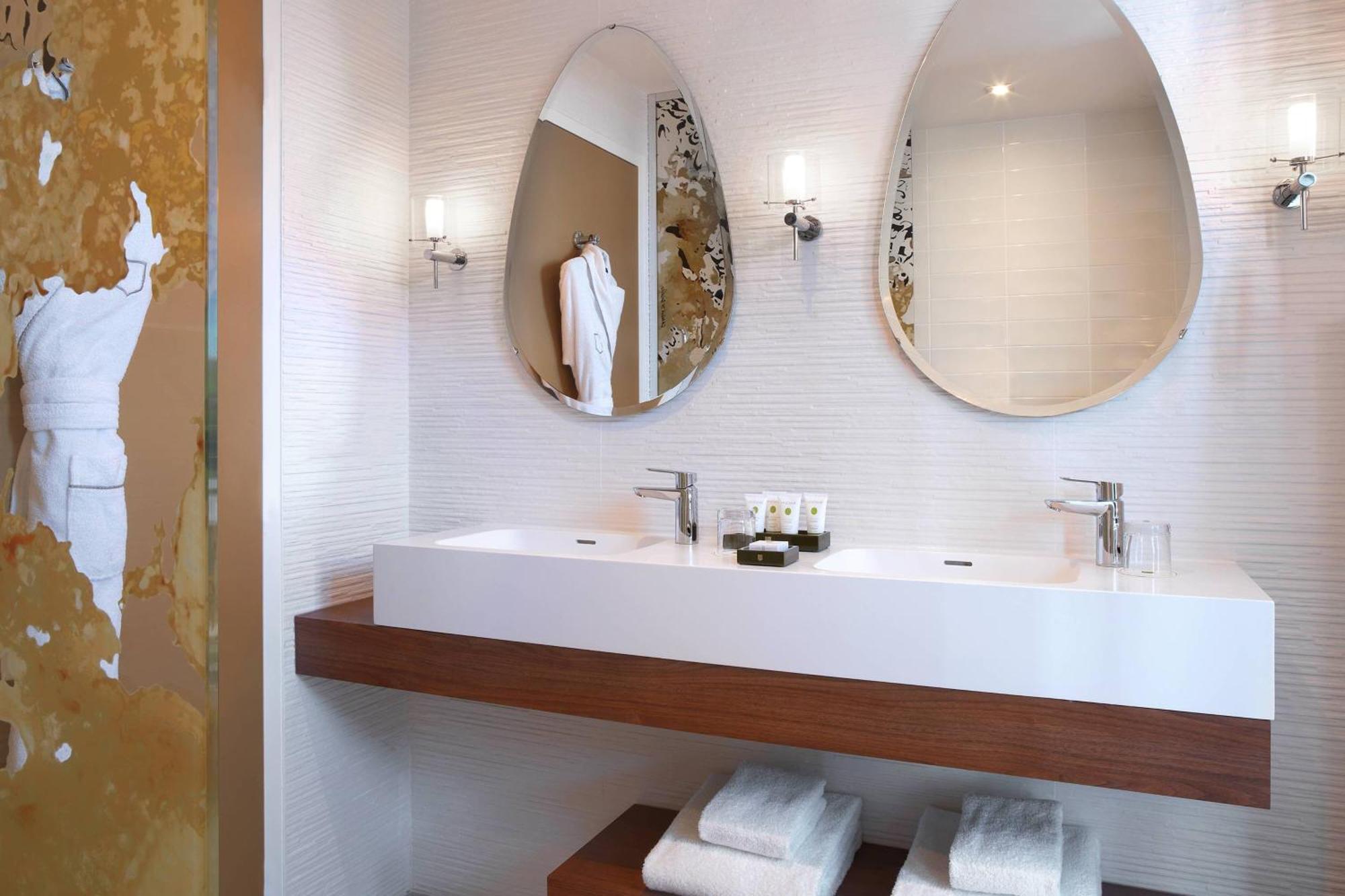 La Caserne Chanzy Hotel & Spa, Autograph Collection Reims Dış mekan fotoğraf Bathroom