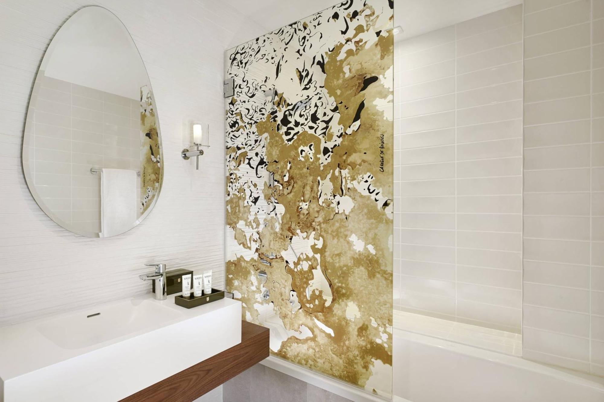 La Caserne Chanzy Hotel & Spa, Autograph Collection Reims Dış mekan fotoğraf Shower screen